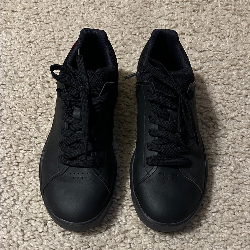 The Roger ON Womens Black Speedboard cloudtec Sneakers- Brand New